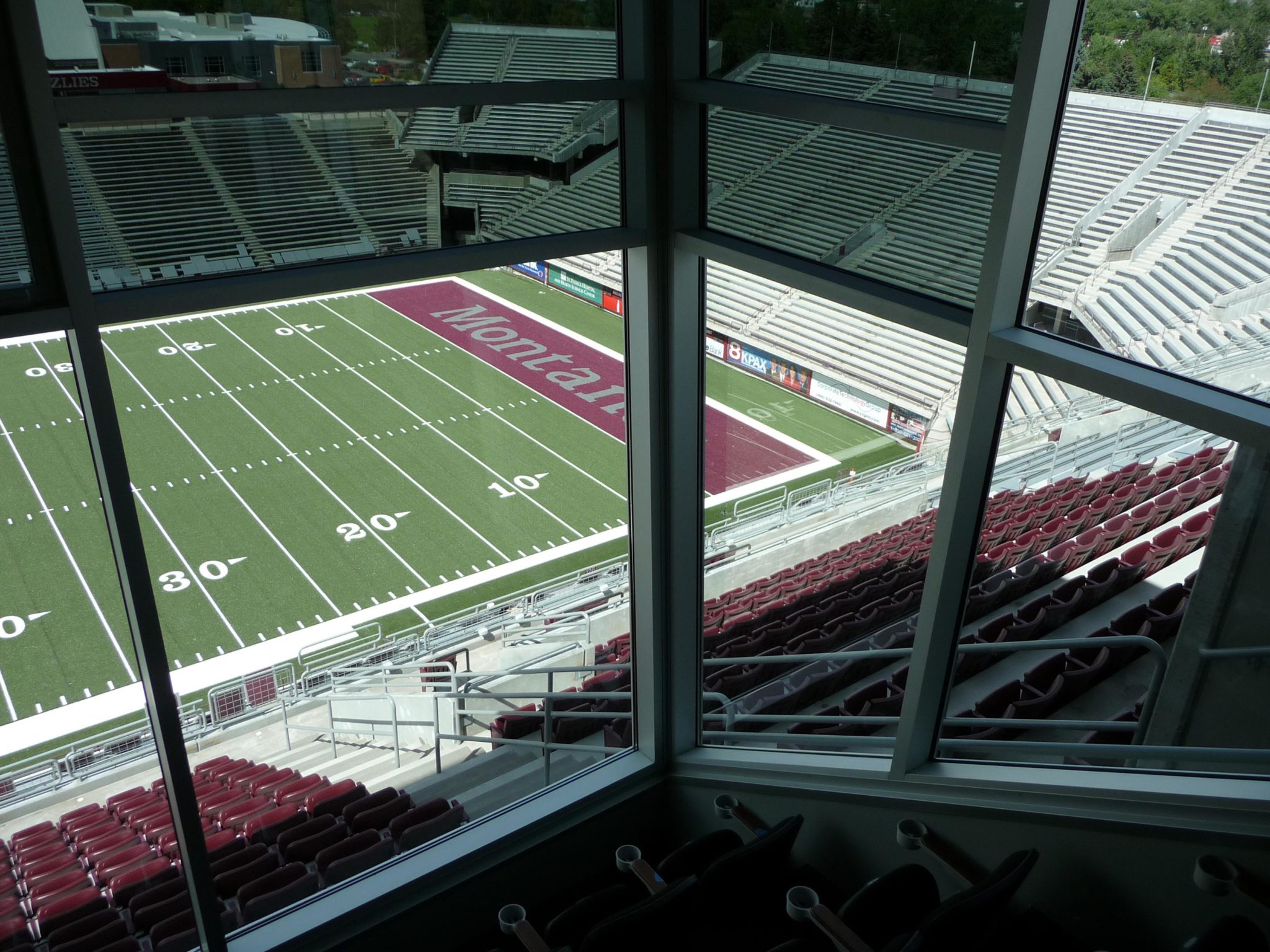 Washington Grizzly Stadium - yh8csay